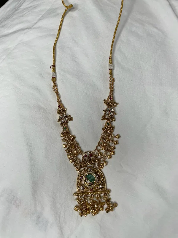 Antique_Gold_Copper_Alloy_Kundan_Green_Pink_Stone_Necklace_Set_For_Women