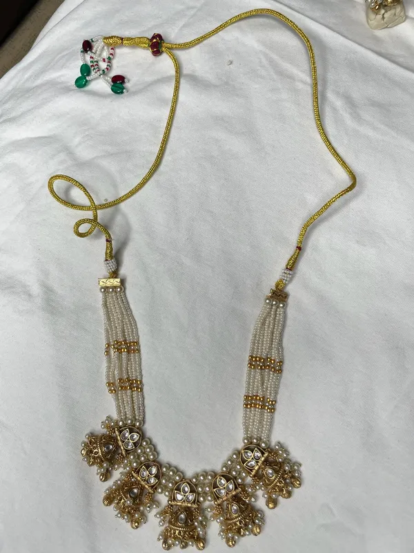 Multicolor_Off_White_Antique_Gold_Kundan_Jhumka_Necklace_Set_For_Women