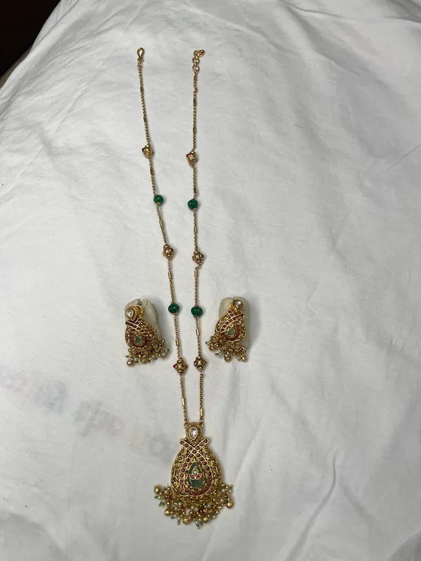 Multicolor_Gold-Toned_Kundan_Necklace_Set_With_Green_Beads_Earrings_For_Women