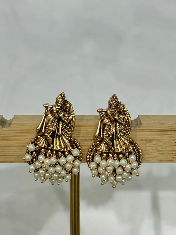Antique_Gold_Pearl_Jhumka_Necklace_Set_With_Matching_Earrings_For_Women