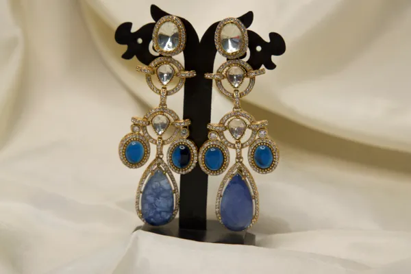 Gold-Toned_Copper_Alloy_Blue_Stone_Chandelier_Drop_Earrings_For_Women