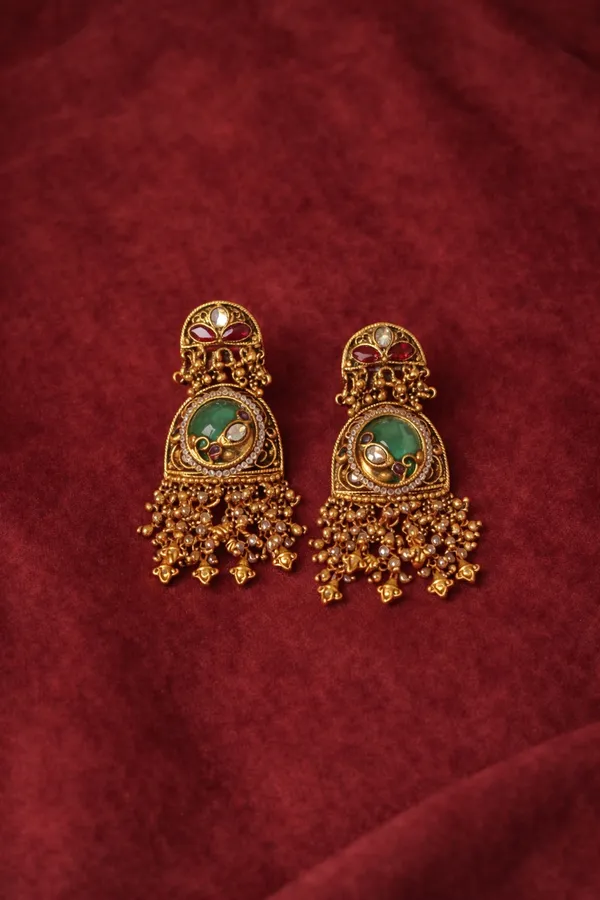 Antique_Gold_Kundan_Green_Stone_Necklace_Set_For_Women