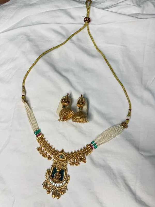 Multicolor_Antique_Gold_Kundan_Beaded_Necklace_And_Jhumka_Set_For_Women