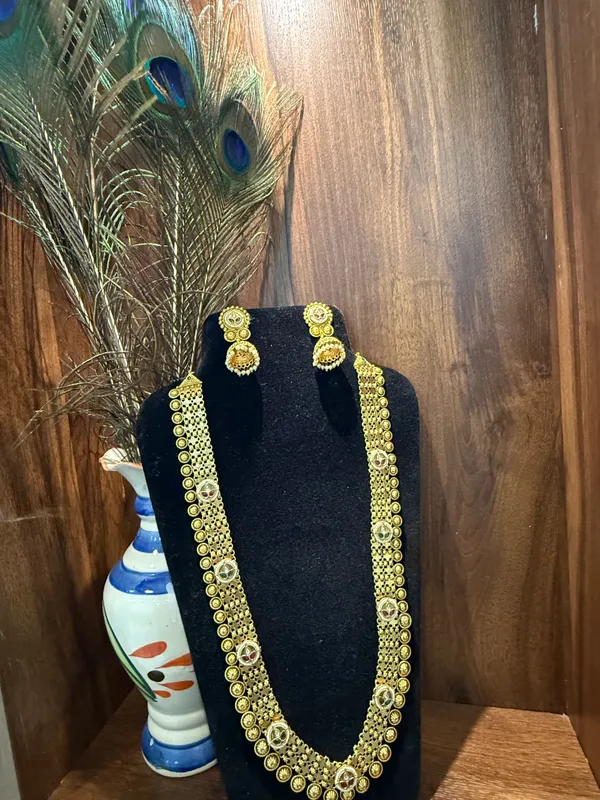 Antique_Gold-Toned_Alloy_Traditional_Coin_Necklace_And_Earring_Set_For_Women