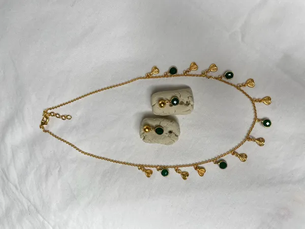 Gold-Toned_Cream_Green_Stone_Charm_Necklace_Set_For_Women