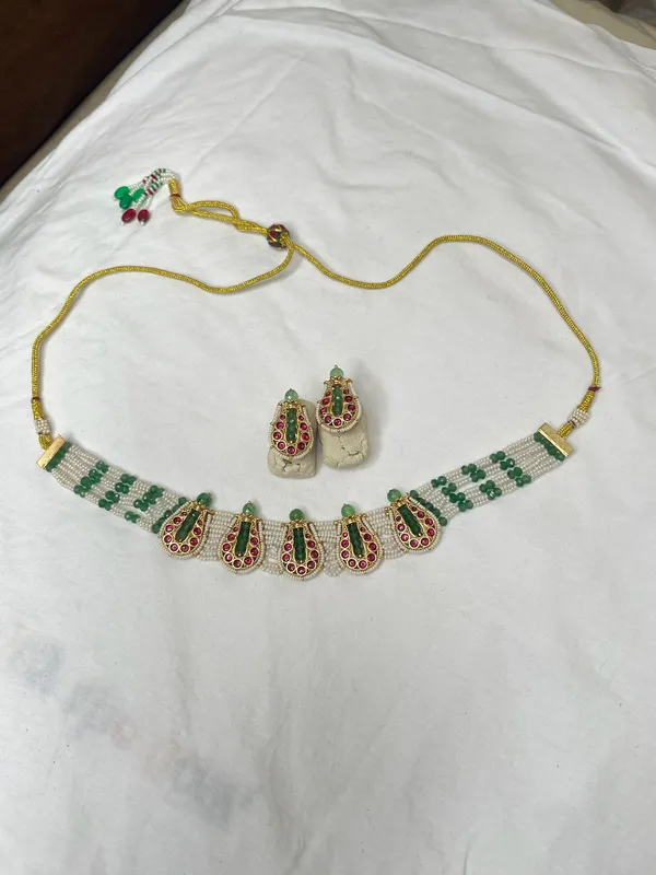 Multicolor_Green_Red_Stone_Beaded_Choker_Necklace_Set_For_Women