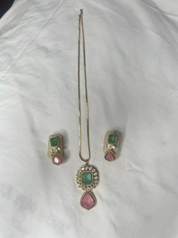 Gold-Toned_Green_Pink_Crystal_Halo_Stone_Necklace_Set_For_Women