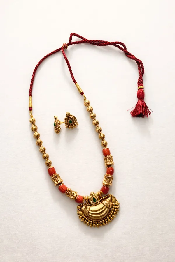 Antique_Gold-Toned_Copper_Alloy_Red_Green_Stone_Pendant_Necklace_For_Women