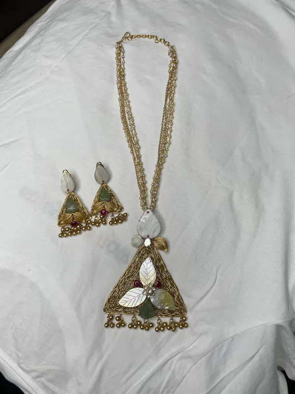Multicolor_Antique_Gold_Geometric_Triangle_Pendant_Necklace_Set_For_Women