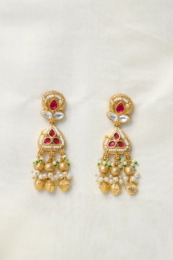 Gold-Toned_Copper_Alloy_Kundan_Ruby_Pearl_Drop_Jhumka_Earrings_For_Women