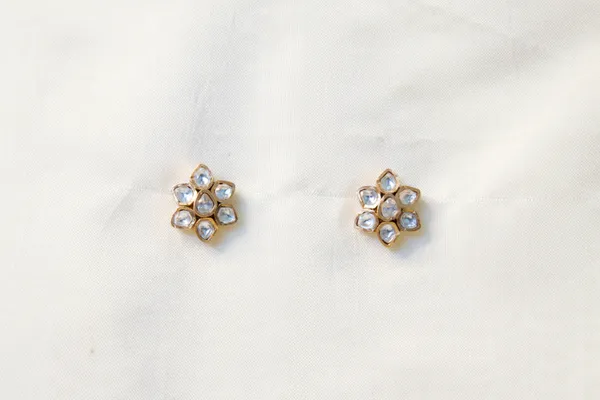 Gold-Toned_Copper_Alloy_Floral_Kundan_Stud_Earrings_For_Women