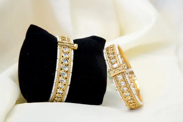 Gold-Toned_Alloy_Kundan_Pearl_White_Stone_Bangle_Set_For_Women