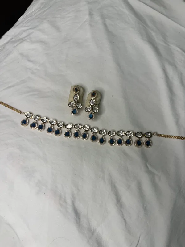 Blue_Gold-Toned_Copper_Alloy_Teardrop_Kundan_Necklace_Set_For_Women