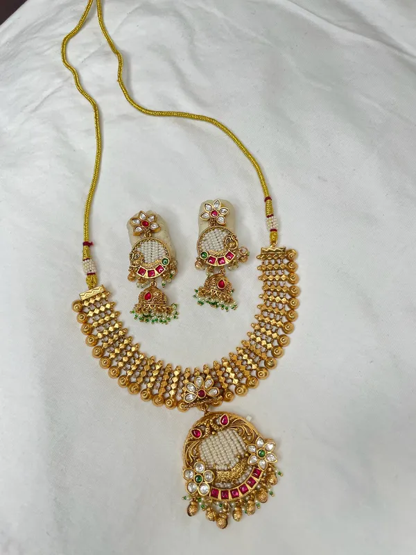Multicolor_Alloy_Antique_Gold_Temple_Necklace_Jhumka_Set_For_Women