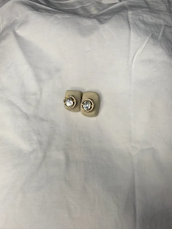 Cream_Gold-Toned_Crystal_Round_Stone_Stud_Earrings_For_Women