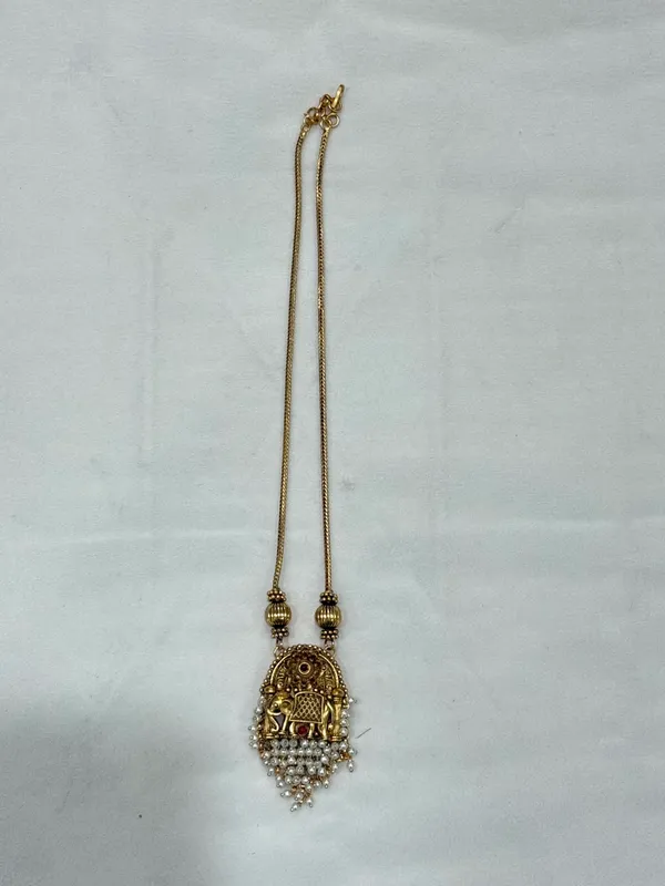 Antique_Gold-Toned_Pendant_Necklace_Set_With_Pearl_Danglers_For_Women