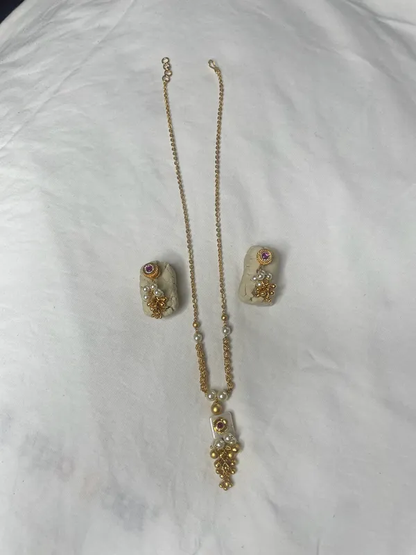 Antique_Gold_Pearl_&_Pink_Stone_Pendant_Necklace_Set_With_Earrings_For_Women