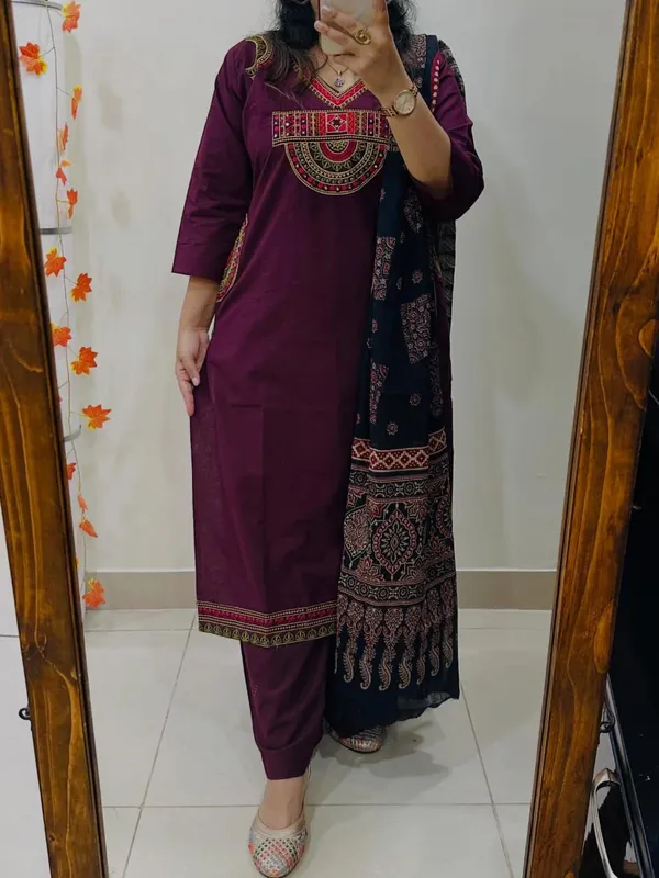 Elegant_Black_Embroidered_Kurta_Set_With_Printed_Dupatta_For_Women_|_Festive_Ethnic_Wear