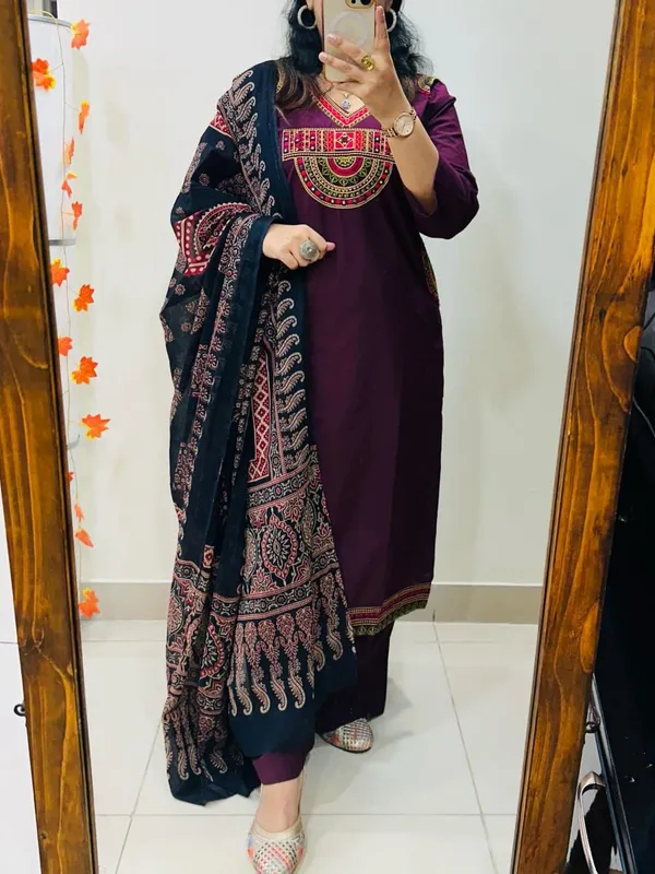 Elegant_Black_Embroidered_Kurta_Set_With_Printed_Dupatta_For_Women_|_Festive_Ethnic_Wear