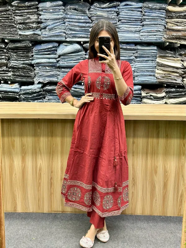 Elegant_Red_Printed_Kurti_Set_With_Dupatta_For_Women