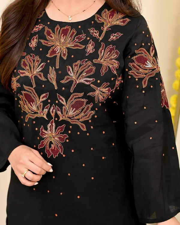 Black_Embroidered_Kurti_Pant_Set_For_Women_|_Elegant_Festive_&_Casual_Wear_Co-Ord_Set