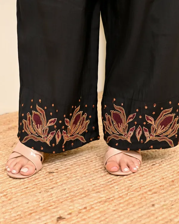 Black_Embroidered_Kurti_Pant_Set_For_Women_|_Elegant_Festive_&_Casual_Wear_Co-Ord_Set