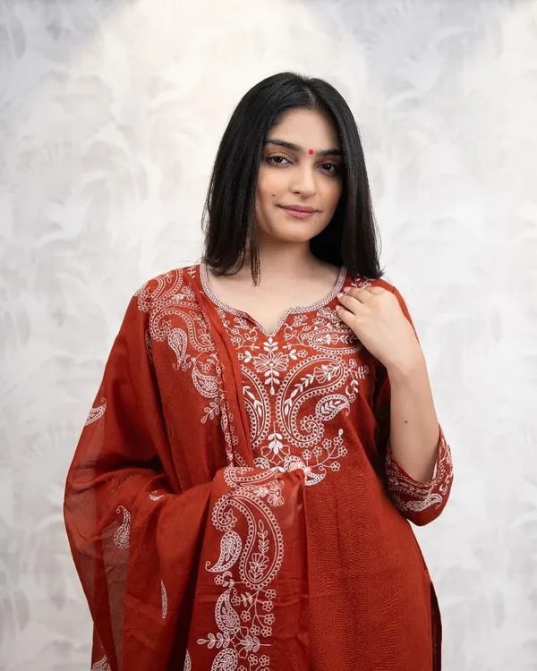 Elegant_Red_Cotton_Kurta_Set_With_White_Embroidery