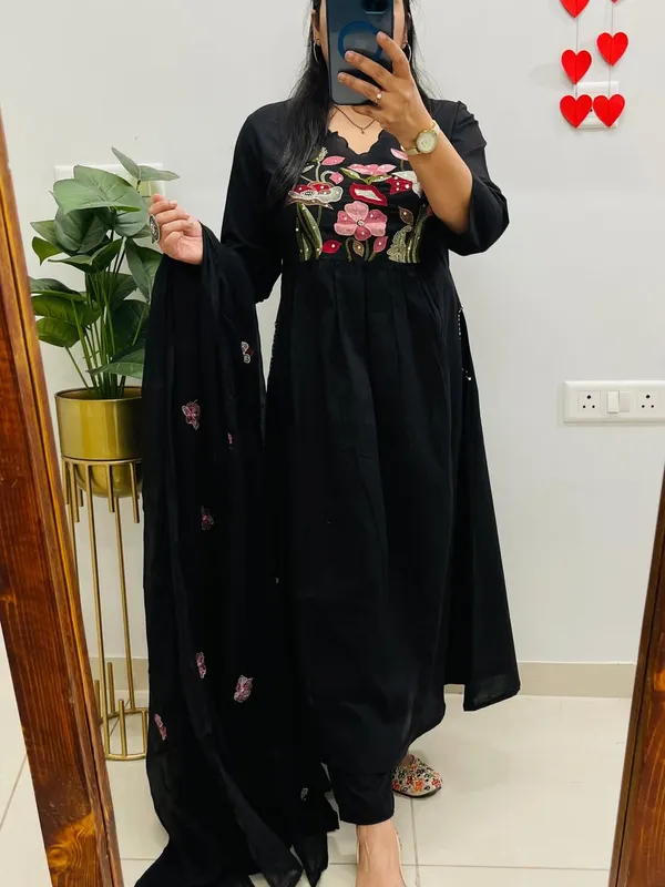 Black_Embroidered_Kurta_Set_With_Dupatta_Festive_Ethnic_Wear
