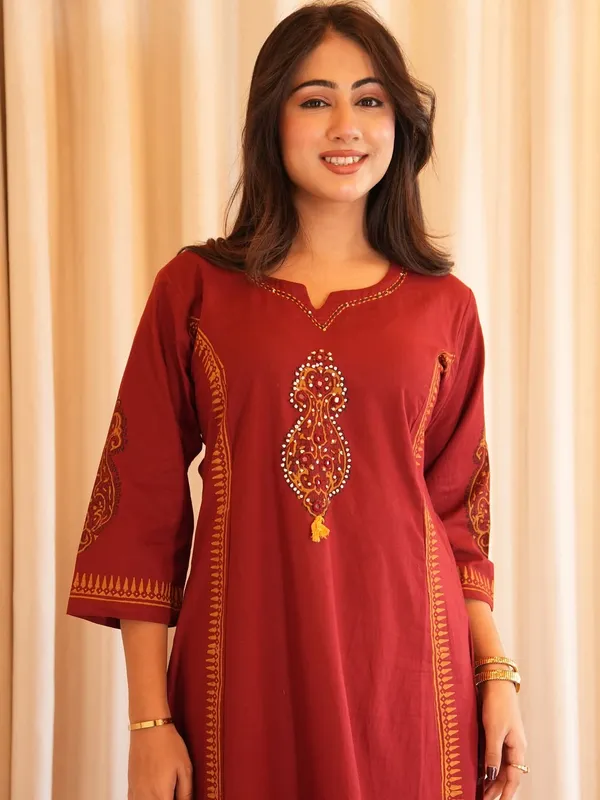 Maroon_Elegant_Embroidered_Kurta_Set_With_Printed_Dupatta