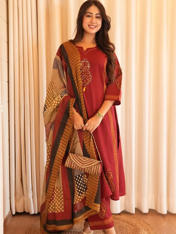 Maroon_Elegant_Embroidered_Kurta_Set_With_Printed_Dupatta