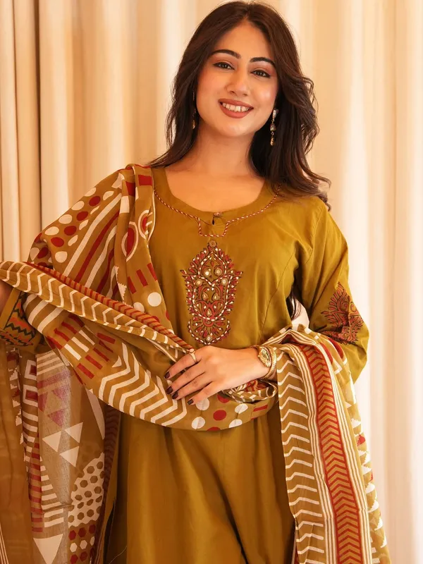 Mustard_Yellow_Kurta_Set_With_Embroidered_Yoke_And_Printed_Dupatta