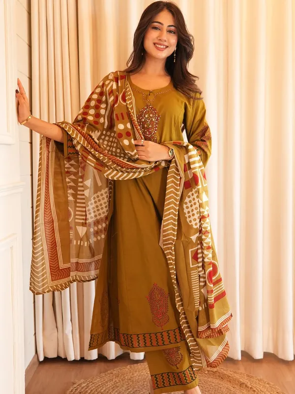 Mustard_Yellow_Kurta_Set_With_Embroidered_Yoke_And_Printed_Dupatta