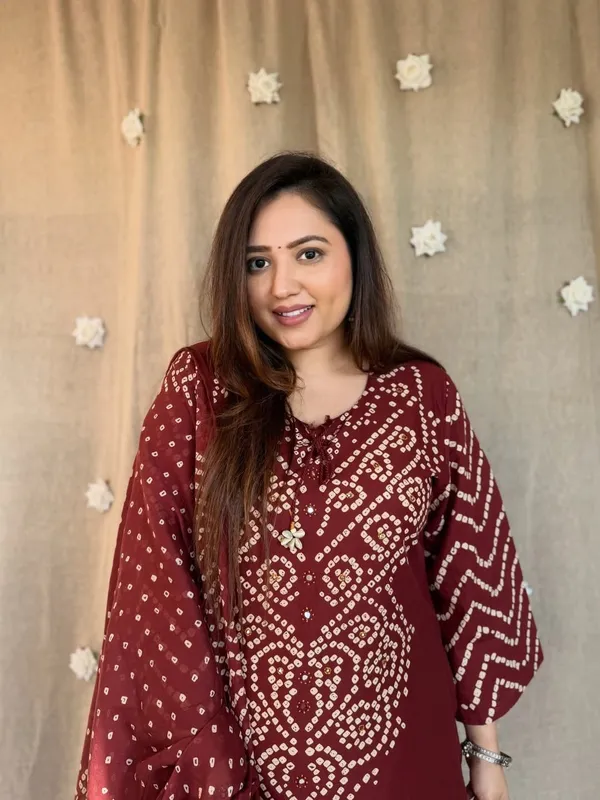 Maroon_Bandhani_Kurta_Set_With_Dupatta