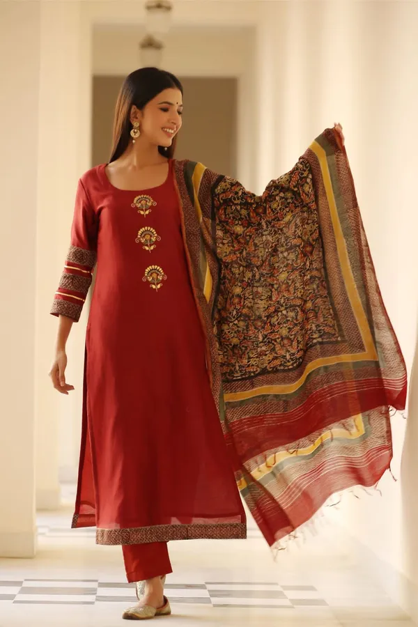 Red_Kurta_Set_With_Embroidered_Motifs_And_Printed_Dupatta