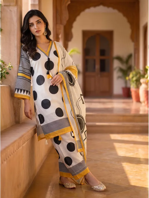 Muslin_V-Neck_Printed_Suit_Set_with_Dupatta