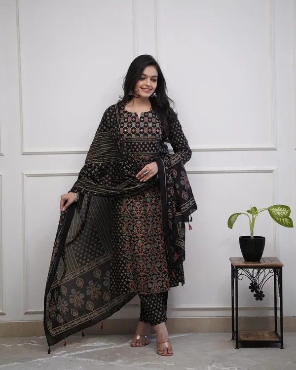 Elegant_Black_Printed_Cotton_Salwar_Suit_Set_With_Dupatta