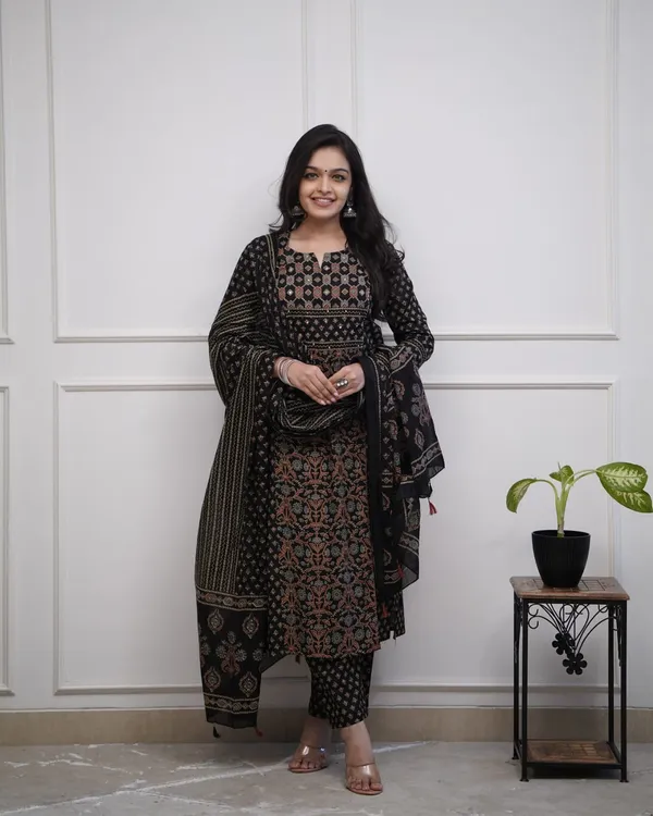Elegant_Black_Printed_Cotton_Salwar_Suit_Set_With_Dupatta