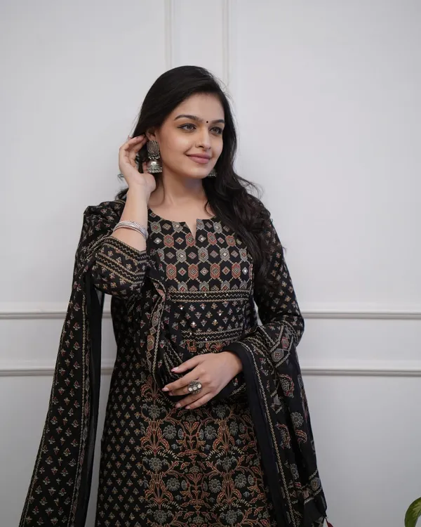 Elegant_Black_Printed_Cotton_Salwar_Suit_Set_With_Dupatta