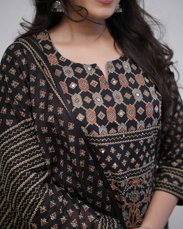 Elegant_Black_Printed_Cotton_Salwar_Suit_Set_With_Dupatta