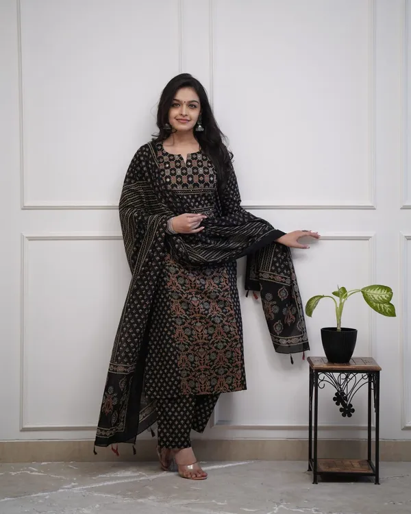 Elegant_Black_Printed_Cotton_Salwar_Suit_Set_With_Dupatta