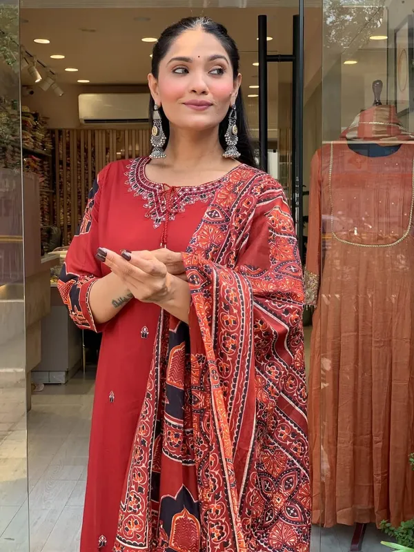 Red_Handcrafted_Kurta_Set_With_Traditional_Printed_Dupatta