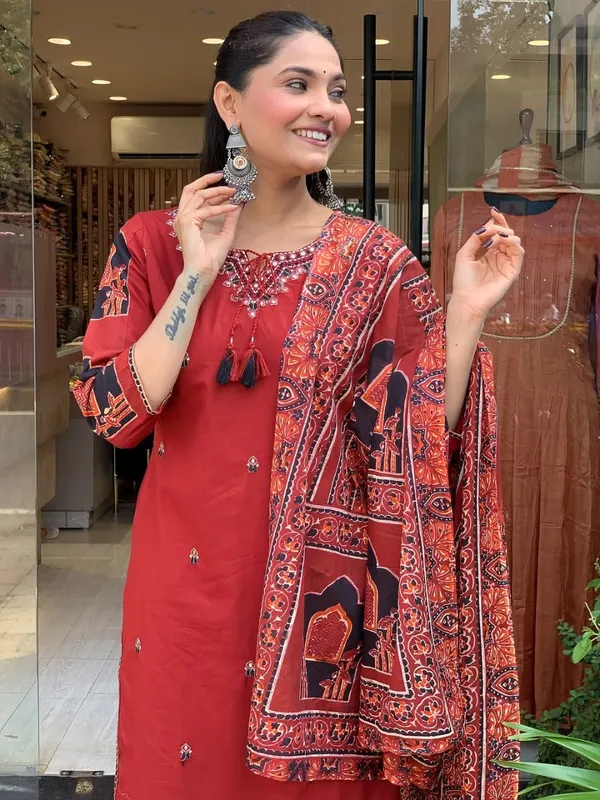 Red_Handcrafted_Kurta_Set_With_Traditional_Printed_Dupatta