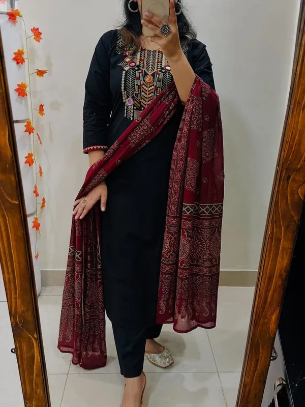 Black_Jaipuri_Hand_Embroidered_Kurta_Set_With_Ajrakh_Print_Dupatta