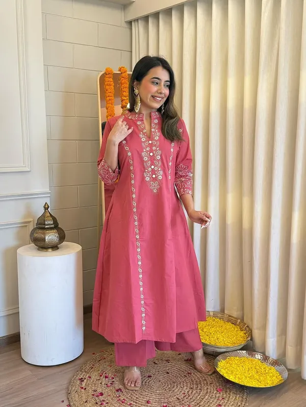 Pink_Elegant_Rose_Embroidered_Kurta_Set