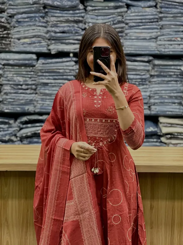 Royal_Maroon_Ethnic_Kurta_Set_with_Elegant_Dupatta