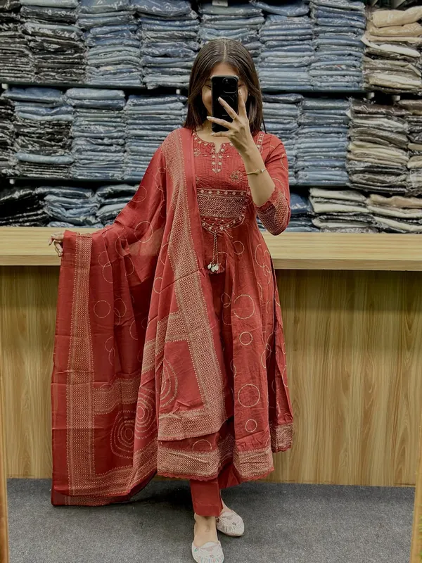 Royal_Maroon_Ethnic_Kurta_Set_with_Elegant_Dupatta