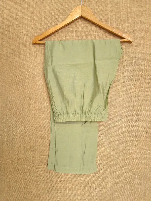 Pastal_Green_Mul_Chanderi__Kurta_Set_With_Dupatta_(3_Piece)_For_Women