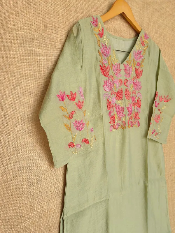 Pastal_Green_Mul_Chanderi__Kurta_Set_With_Dupatta_(3_Piece)_For_Women