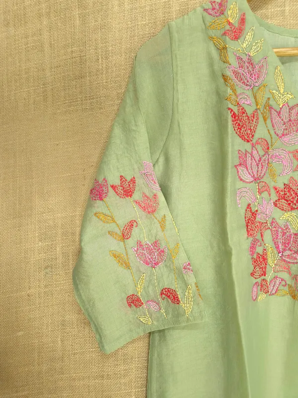Pastal_Green_Mul_Chanderi__Kurta_Set_With_Dupatta_(3_Piece)_For_Women