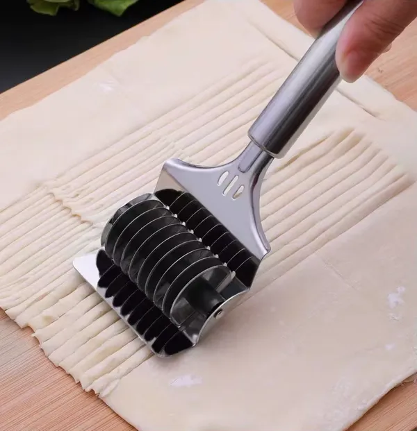 Stainless_Steel_Noodles_Cutter
